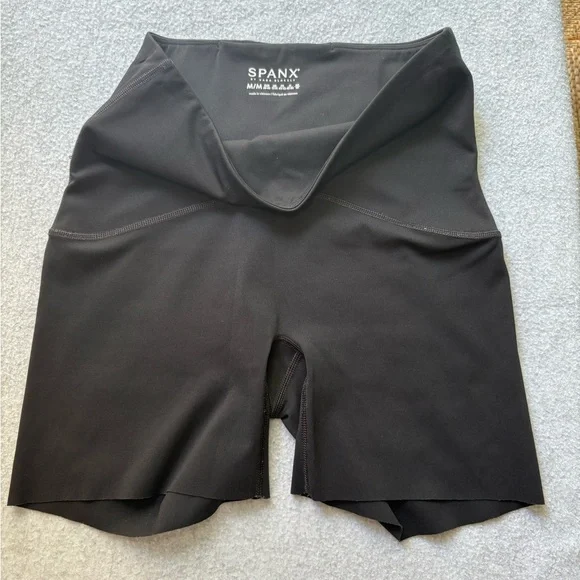 SPANX Black Bike Shorts – Women’s Size Medium - Picture 2 of 2